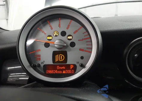 2010 Mini Cooper S Clubman из США, поврежденный, VIN WMWMM3C5XATZ32525